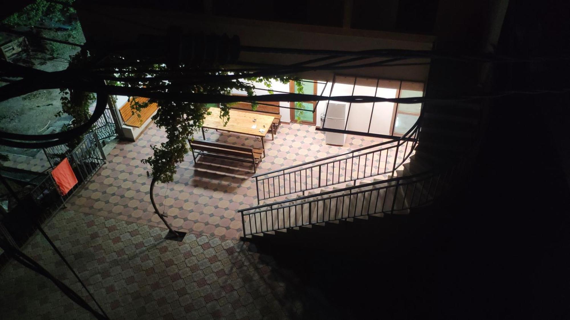 Apex Rest House Of 10 Rooms And Pool Erevan Esterno foto