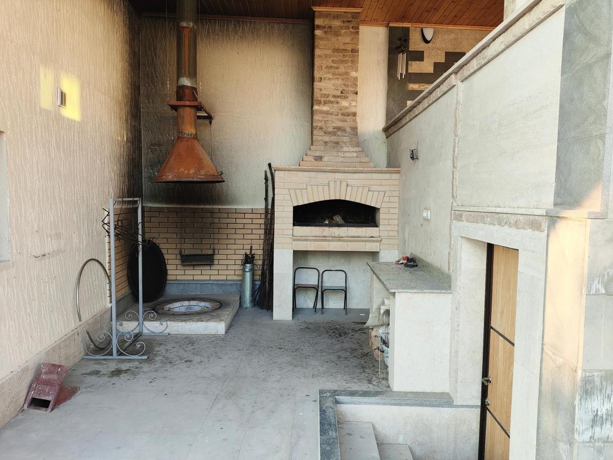 Apex Rest House Of 10 Rooms And Pool Erevan Esterno foto