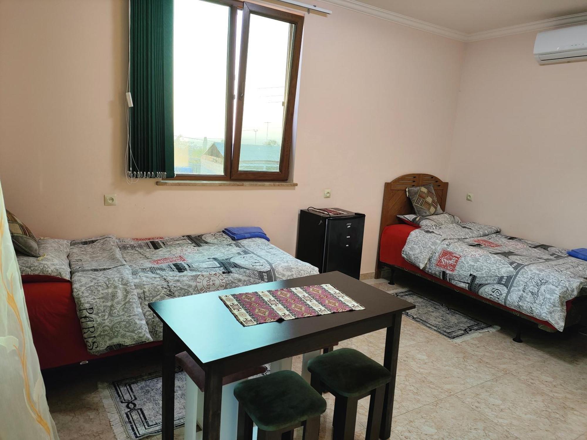 Apex Rest House Of 10 Rooms And Pool Erevan Esterno foto