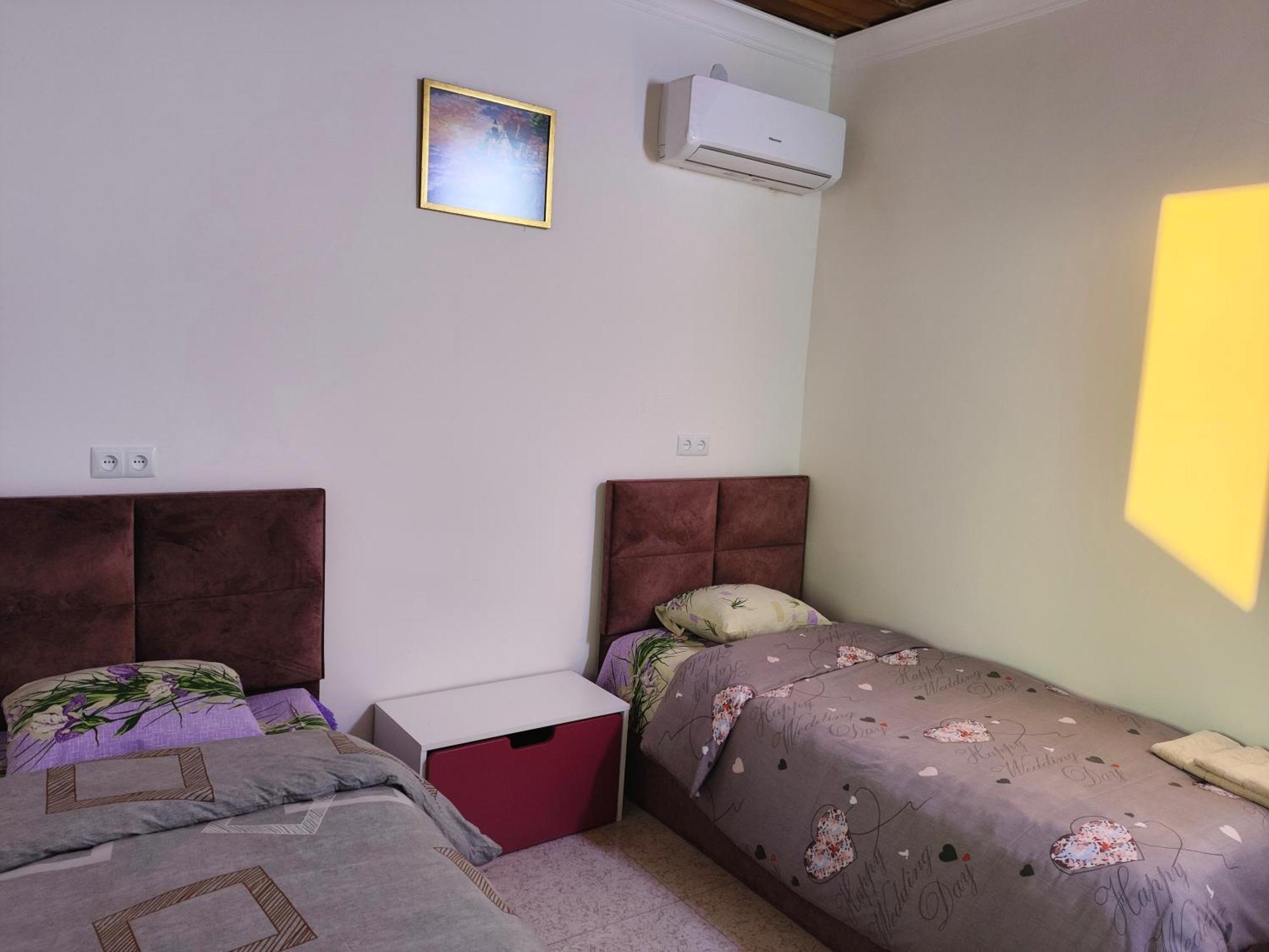 Apex Rest House Of 10 Rooms And Pool Erevan Esterno foto