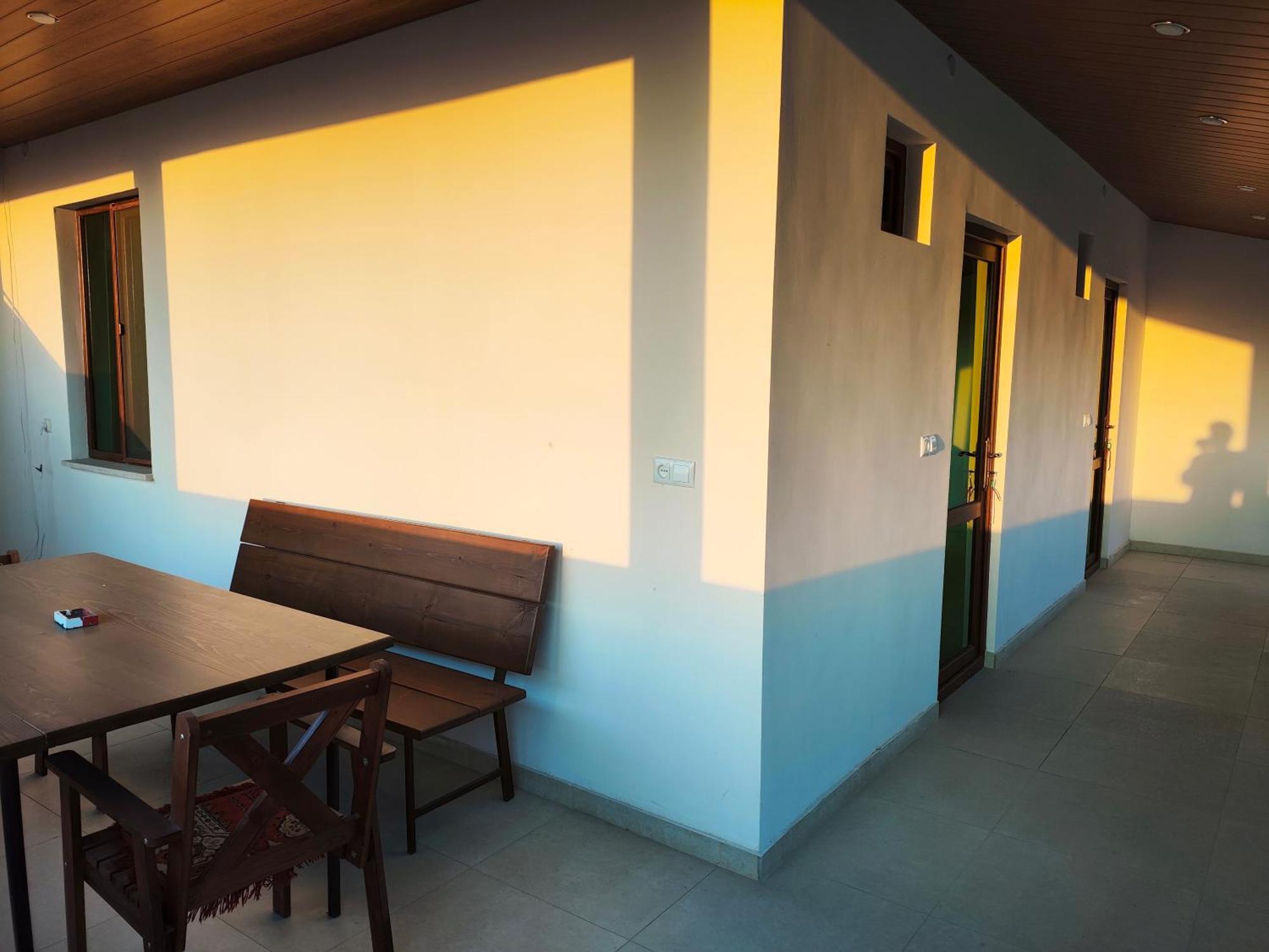 Apex Rest House Of 10 Rooms And Pool Erevan Esterno foto