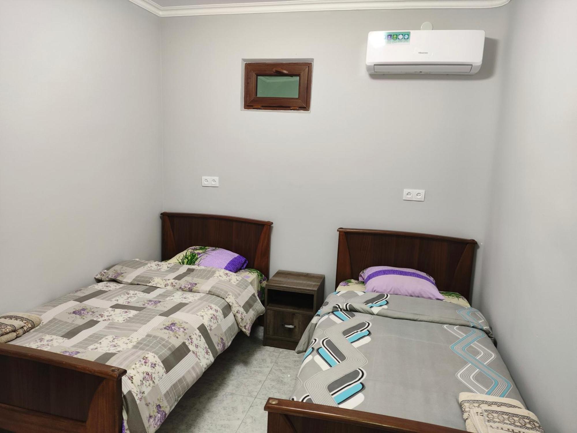 Apex Rest House Of 10 Rooms And Pool Erevan Esterno foto