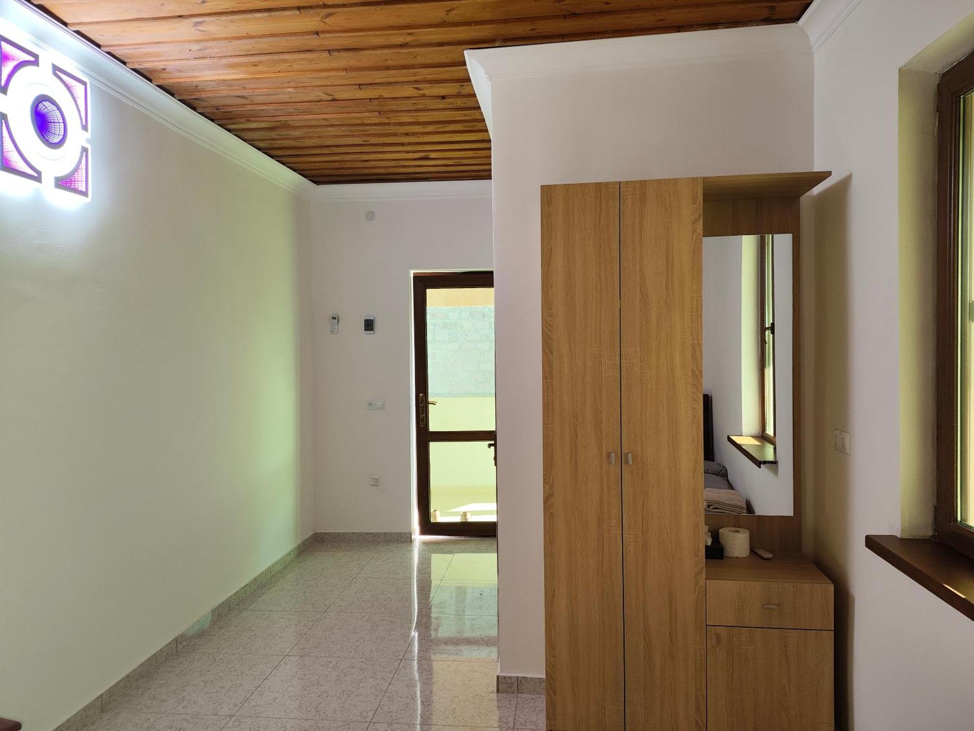Apex Rest House Of 10 Rooms And Pool Erevan Esterno foto