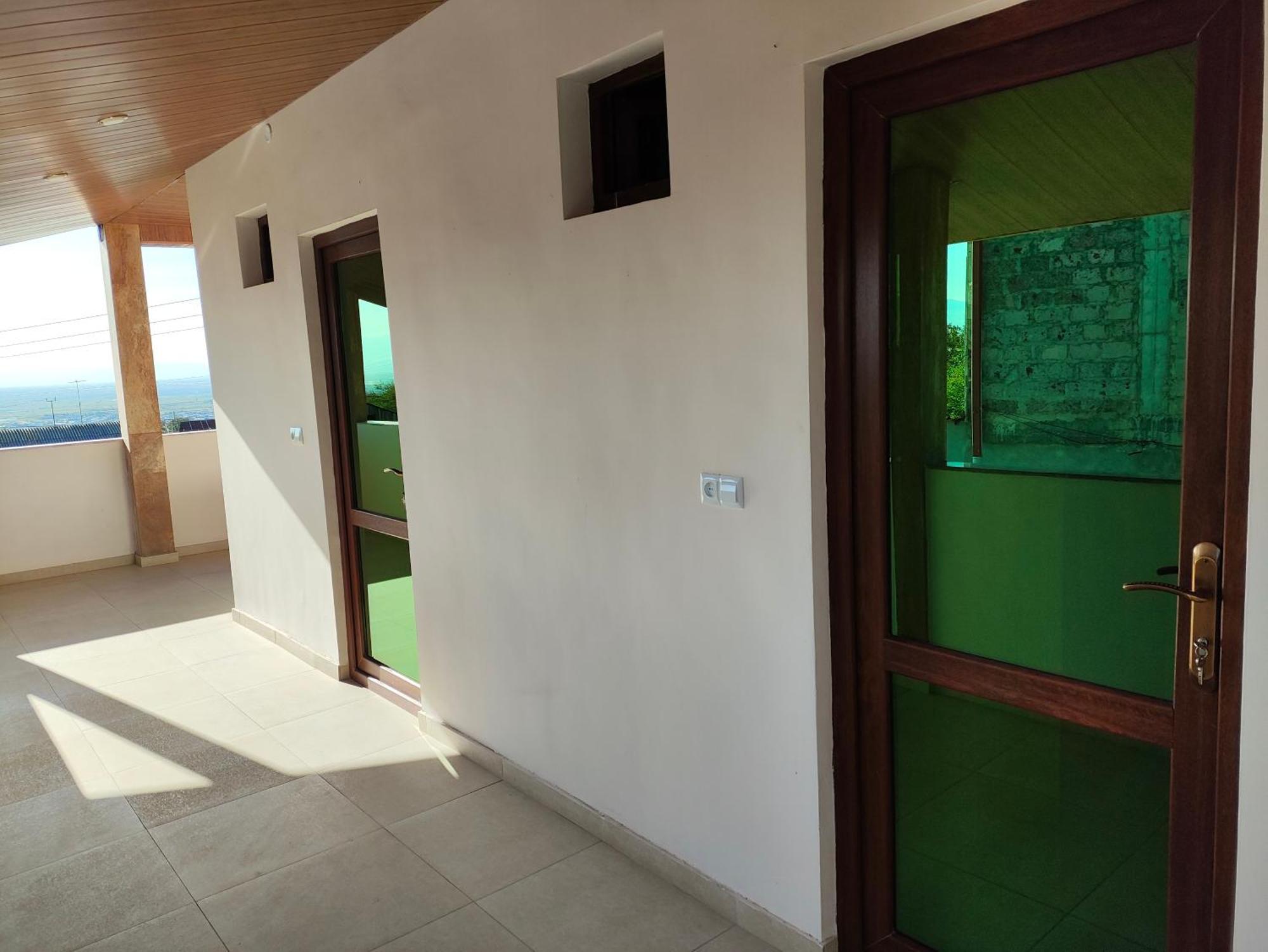 Apex Rest House Of 10 Rooms And Pool Erevan Esterno foto